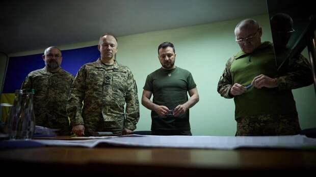 Зеленский похвастался "важной встречей" с командованием ВСУ