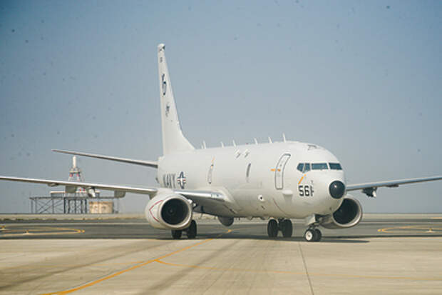 Американский военный самолёт готовится к посадке в Киев