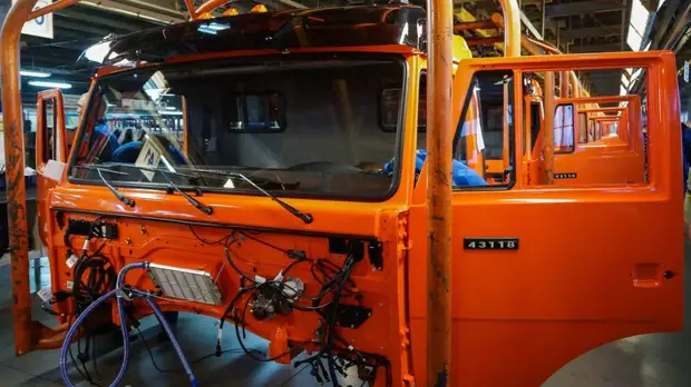 ЕС запретил сделки с «Роснефтью», «Газпром нефтью» и «КАМАЗом»