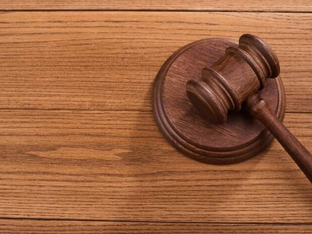 РЕН ТВ: у матери ребенка, выпавшего из окна десятого этажа в Петербурге, есть судимости