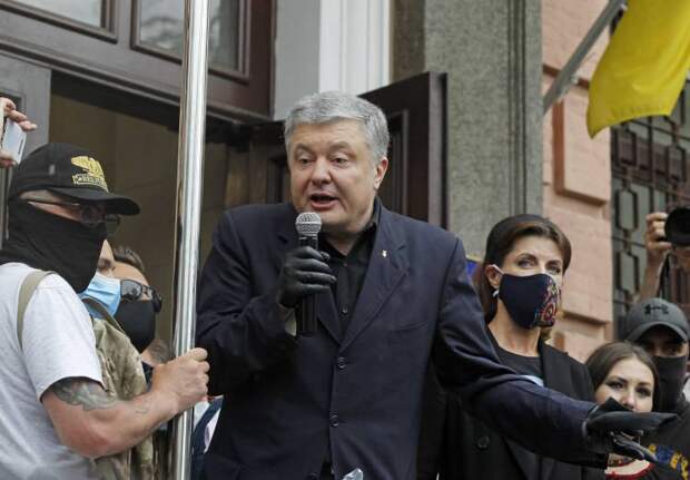 Порошенко встретился во Львове с семьями жертв Революции Достоинства Порошенко встретился во Львове с семьями жертв Революции Достоинства