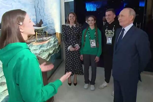 Путин приехал в национальный центр «Россия», где пройдет съезд «Движения первых»