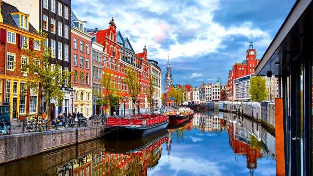 Амстердам - город без запретов и с яркими эмоциями. /Фото: football24.ua