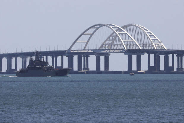 Сенатор Карасин назвал шизофренией намек посла Литвы на атаку на Крымский мост