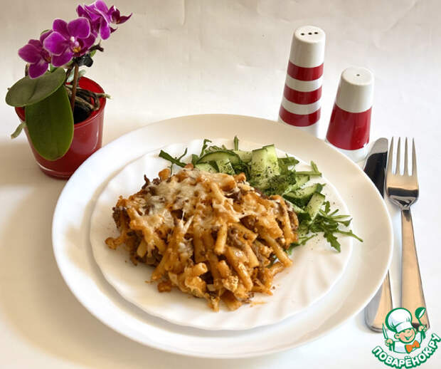 Запеканка с макаронами, фаршем и фетой