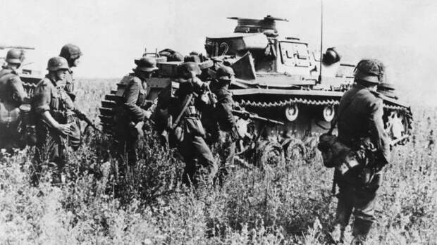 Провальное наступление немцев под Ржевом. Главная ошибка Гитлера в 1942-м(его вывод)