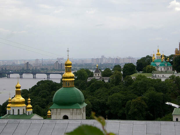 Украинские власти решили заселить в Киево-Печерскую лавру раненых вместо паломников