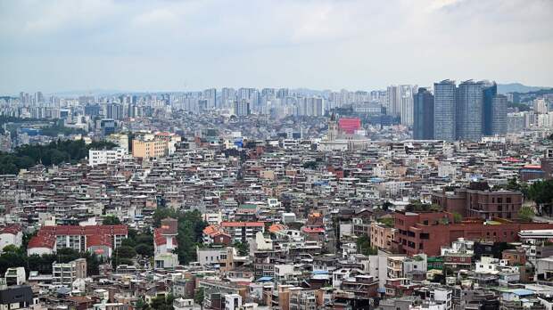 Посольство РФ ответило на требование Сеула снять баннер о Победе