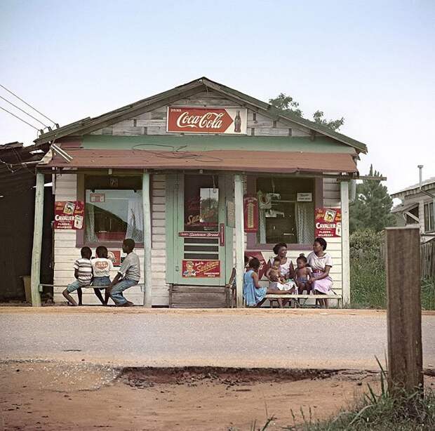 10. Магазинчик в Мобиле, Алабама, 1956 г. 20 век, 20 век в цвете, 50-е, 50-е года, жизнь в Америке, жизнь в сша, старые фотографии, сша