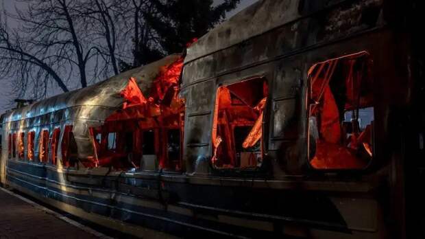 В Киеве осознали, чем грозит Украине уничтожение железнодорожных составов