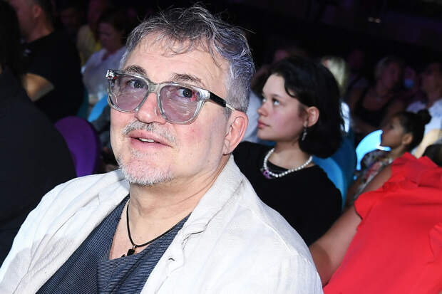 Телеведущий Дмитрий Дибров заявил, что продает дом из-за боли