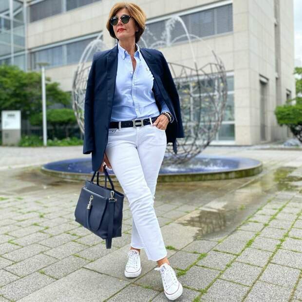 12 джинсовых образов для работающих женщин 60+