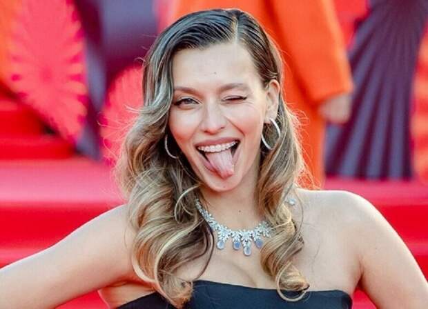 «Шоу-бизнес не ждет»: Регина Тодоренко показала младшего сына от Влада Топалова спустя три месяца после родов