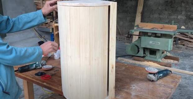 Как сделать угловой деревянный шкафчик с полками для ванной