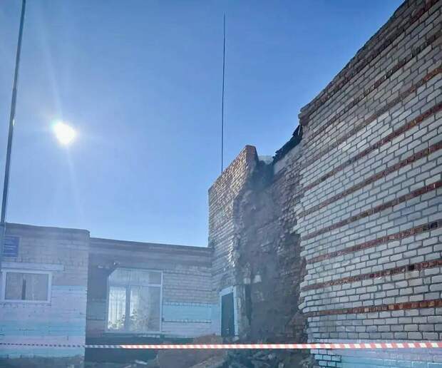 В Челябинской области частично обвалилась стена здания школы