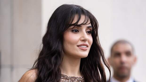 Актриса Ханде Эрчел снялась в бюстгальтере