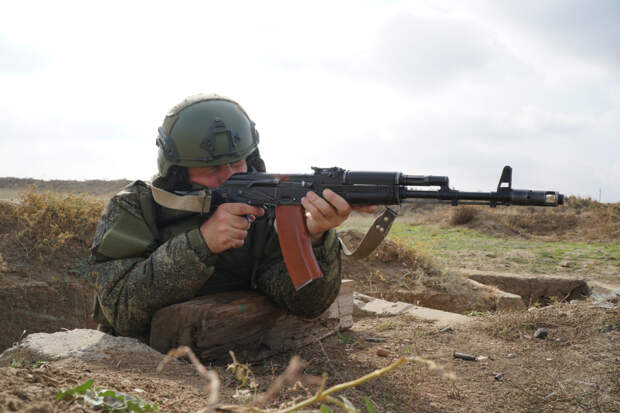 Военнослужащие штурмовых подразделений ЮВО отрабатывают навыки захвата опорных пунктов условного противника в Северной Осетии