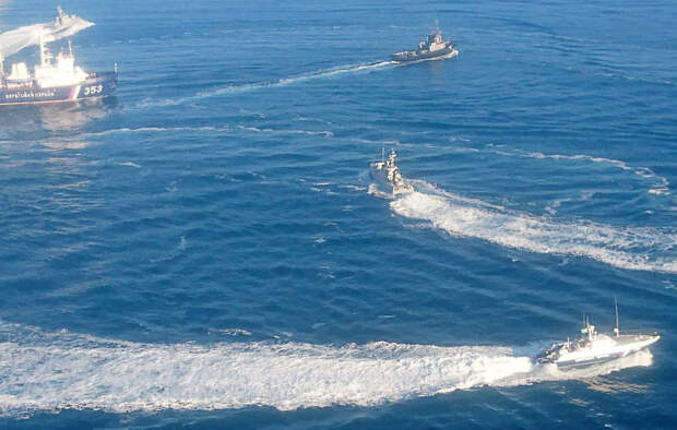 Задержание кораблей ВМС Украины в Азовском море - фото 6 из 6