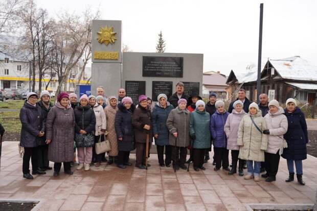 Обновлённый памятник героям ВОВ открыли на Октябрьской в Тюмени