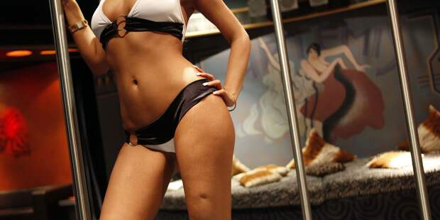 Я работаю в борделе, куда мужья забегают на обеденные перекусы и где женщины исполняют порой весьма странные фантазии