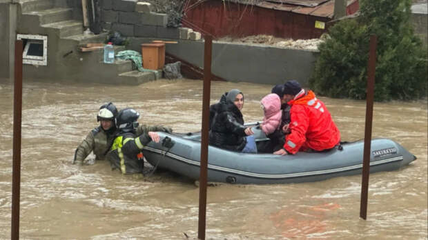 Многоквартирный дом обрушился в результате потопа в Махачкале
