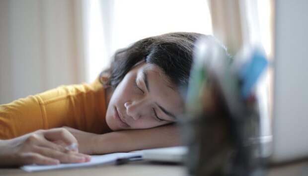 Усталость и сонливость — симптомы дефицита йода в организме