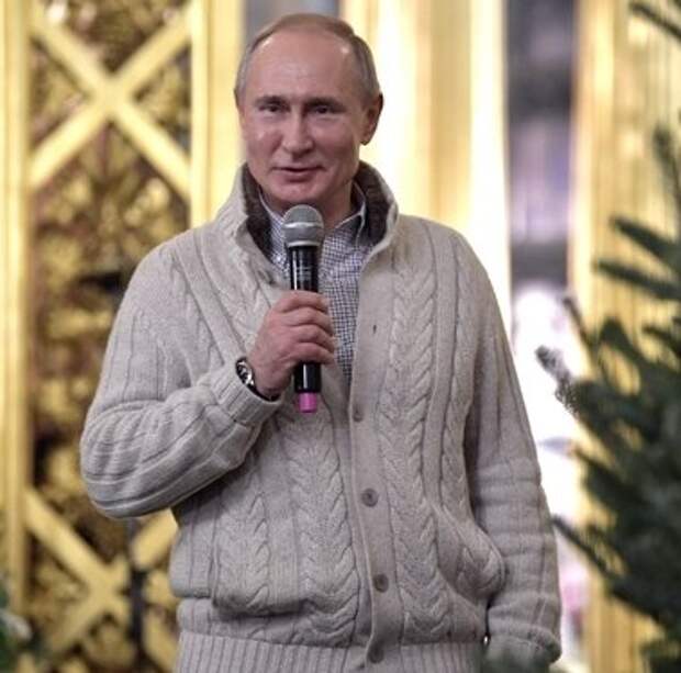 Президент Владимир Путин всегда идеально одет. Про красивый кардиган.