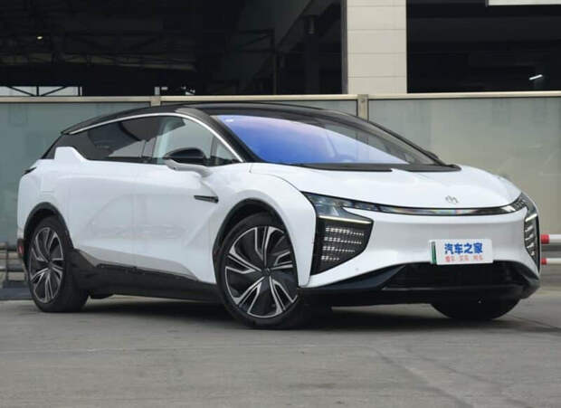 HiPhi Y SUV менее сумасшедший, чем X и Z, но все же очень отличается