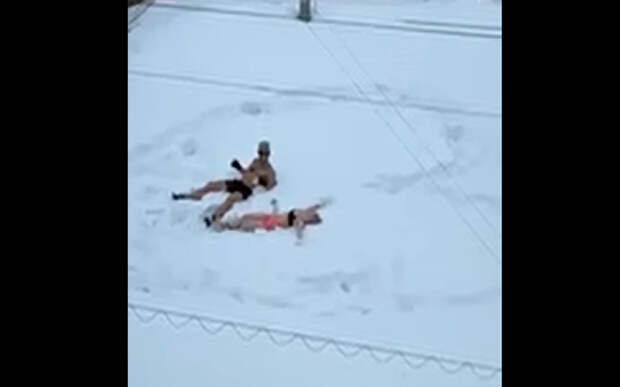 Романтика в снегу: рязанская парочка устроила пляжное свидание на крыше