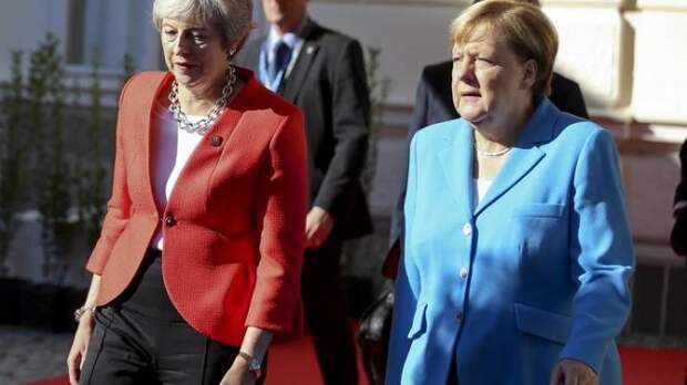 «У нее руки в «Новичке»: В Сети пытаются объяснить отказ Меркель пожать руку Терезе Мэй