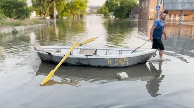 Уровень воды в Новой Каховке к девяти утра снизился на полметра