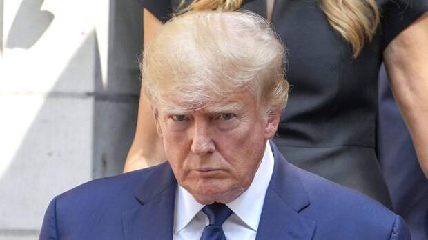 ФБР искало в поместье Трампа секретные документы о ядерном оружии — WP