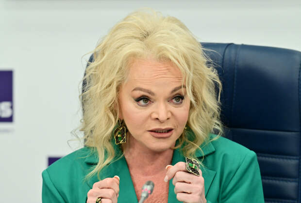 Появились первые кадры Долиной в России после скандала с квартирой