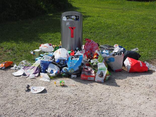 Мусор во дворе на Анненской убрали