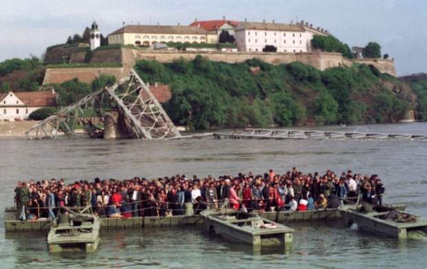 Разрушения после бомбардировок. Югославия. 1999