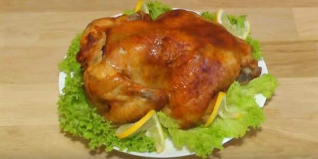 Целая курица в духовке с острым соевым соусом, запечённая в рукаве