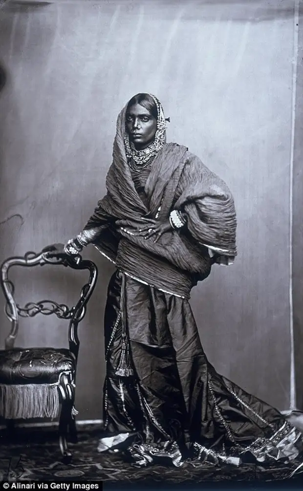 Коллекция фотографий гарема индийского махараджи, которая оставалась нетронутой более века