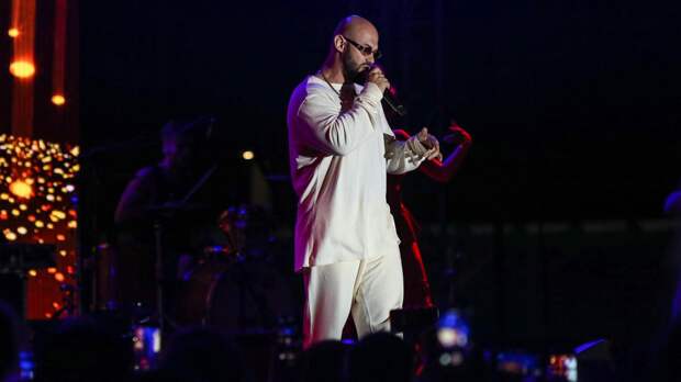 Джиган трогательно поздравил сына с днём рождения, повторив фото, сделанное в роддоме