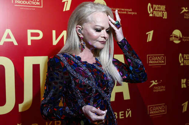 «КП»: Ларисе Долиной платят по 100 тысяч рублей за спектакль