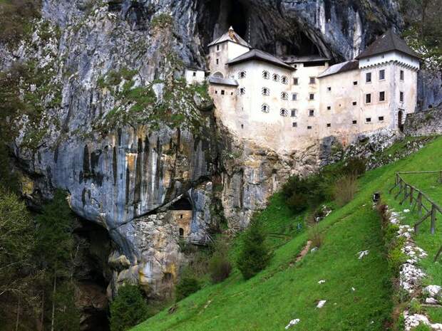 predyamskij-zamok-sloveniya-3