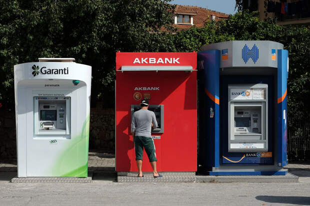 РИА: в частных банках Турции есть случаи отказа россиянам в открытии счетов
