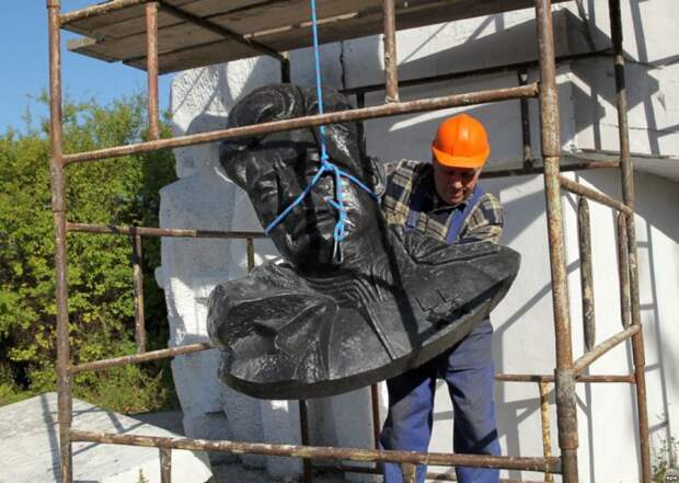 Памятка для Европы: чем полезны русские солдаты на постаментах