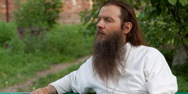 Священник РПЦ рассказал, что общался с Дарвином, и тот раскаялся за теорию эволюции