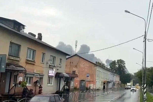 Из-за атаки БПЛА на аэродром в Новгородской области поврежден самолет. Дрон могли запустить из России