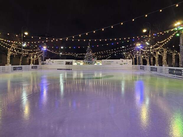 Сбер: каток на Манежной площади на праздниках посетило более 16 тысяч человек