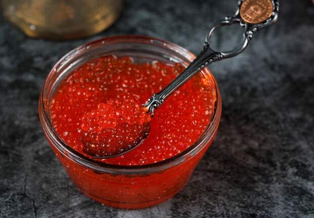 Диетолог Гинзбург: красная икра уменьшает холестерин и предотвращает рак