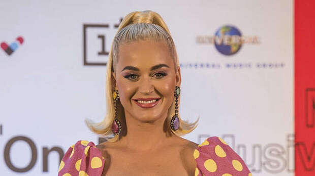 Певица Кэти Перри порвала штаны во время съемок шоу American Idol