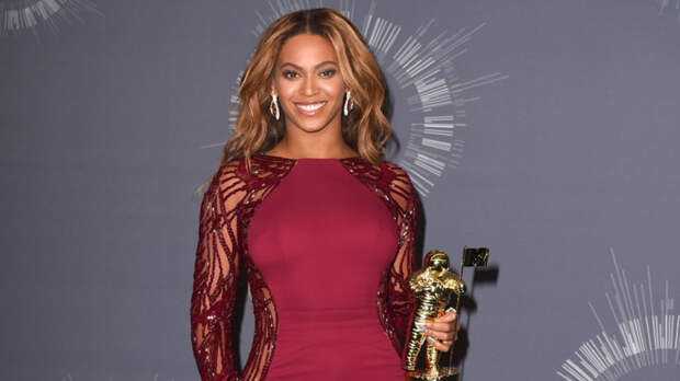 Beyonce Knowles poses at the 2014 MTV Video Music Awards at The Forum on August 24th, 2014 in Inglewood, CA. 