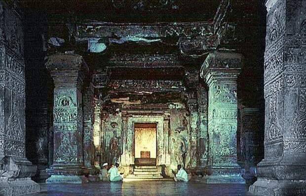 Кайлаш (Кайласанатха) - храм с тысячелетней историей.