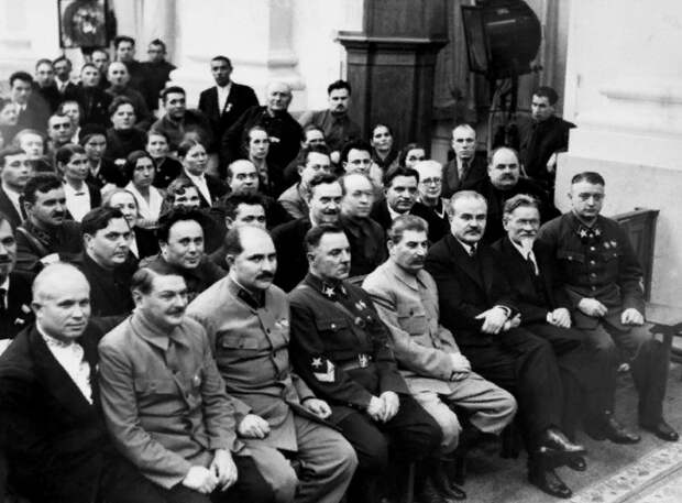 Коммунисты забыли, что первыми ввели диктатуру в России. Путин им напомнил